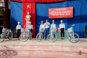 Tặng xe đạp và học bổng tại Trường THPT Giao Thủy C (Nam Định)